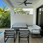Exclusive Villa * Private Beach And Housekeeping
